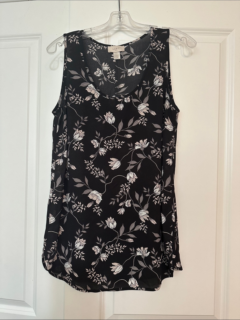 Loft size small black and white floral sleeveless tunic. Excellent condition